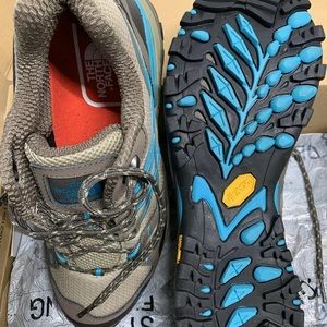 North face size 9 hiking boots shoes new